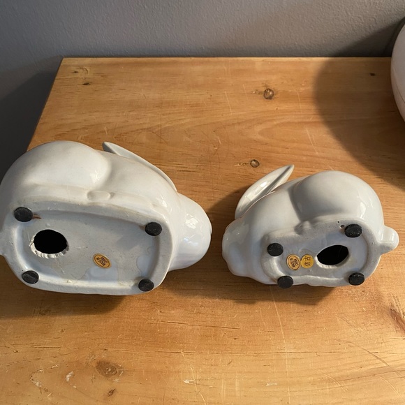 Pair of white pottery bunnies - Picture 5 of 5